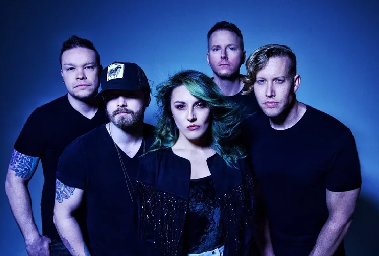 Eva Under Fire выпустили Starshine после тура с Five Finger Death Punch